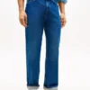 Jeans direitos e descontraídos Jeans direitos e descontraídos