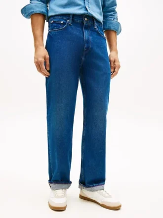 Jeans direitos e descontraídos