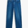 Jeans direitos e descontraídos Jeans direitos e descontraídos