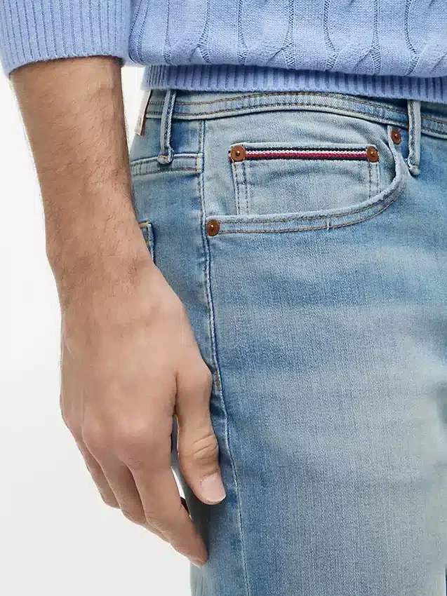 Jeans justos desbotados Jeans justos desbotados