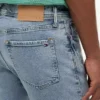 Jeans justos elásticos e leves Jeans justos elásticos e leves