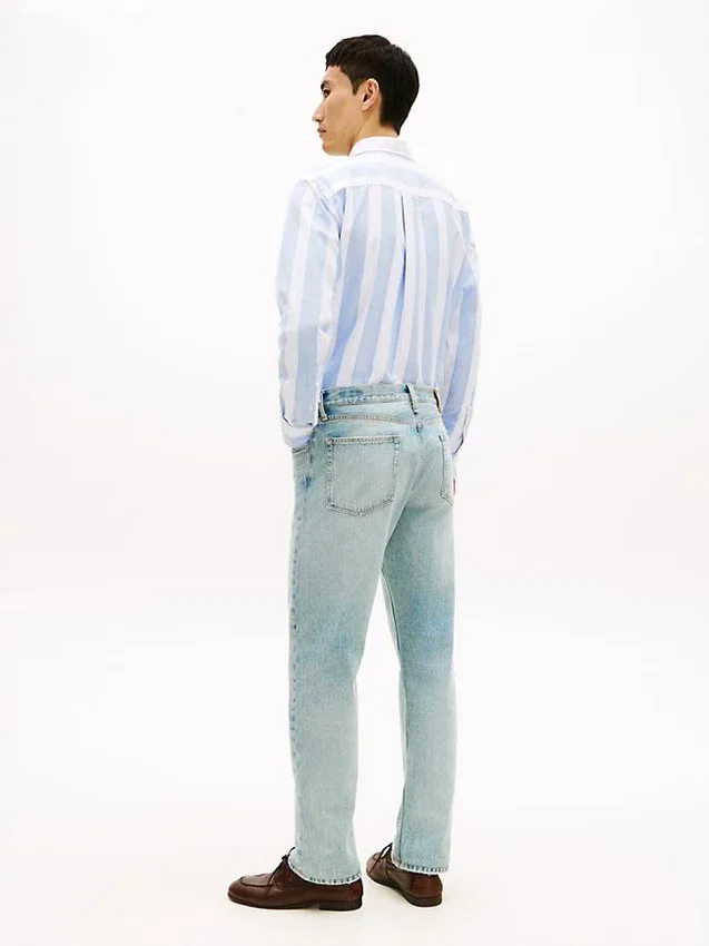 Jeans regulares e retos com efeito desgastado Jeans regulares e retos com efeito desgastado