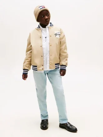Jeans retos com lavagem descolorida para criança