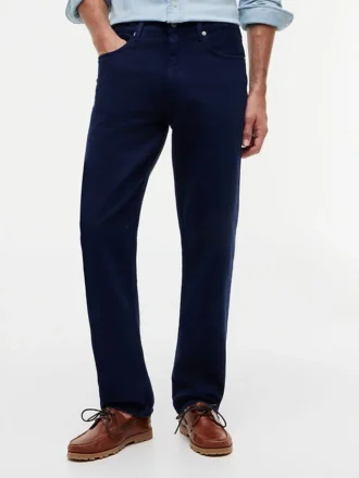 Jeans retos regulares tingidos na peça