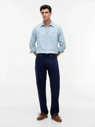 Jeans retos regulares tingidos na peça