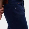 Jeans retos regulares tingidos na peça Jeans retos regulares tingidos na peça