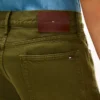 Jeans retos regulares tingidos na peça Jeans retos regulares tingidos na peça