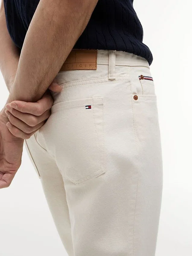 Jeans retos tingidos na peça Jeans retos tingidos na peça