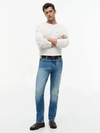 Jeans slim desbotados com elasticidade