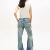 Jeans Tommy Jeans com efeito desgastado e corte reto Jeans Tommy Jeans com efeito desgastado e corte reto