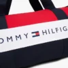 Mala de lona com blocos de cor e logótipo Tommy Mala de lona com blocos de cor e logótipo Tommy