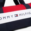Mala de lona com blocos de cor e logótipo Tommy Mala de lona com blocos de cor e logótipo Tommy