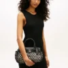 Mini-bolsa de couro com macramé Mini-bolsa de couro com macramé
