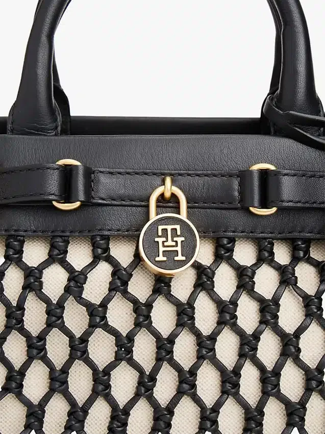 Mini-bolsa de couro com macramé Mini-bolsa de couro com macramé