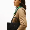 Mini-bolsa de nylon com monograma e pesponto Mini-bolsa de nylon com monograma e pesponto