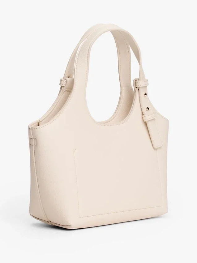 Mini-bolsa tipo tote com logótipo metálico e textura granulada Mini-bolsa tipo tote com logótipo metálico e textura granulada