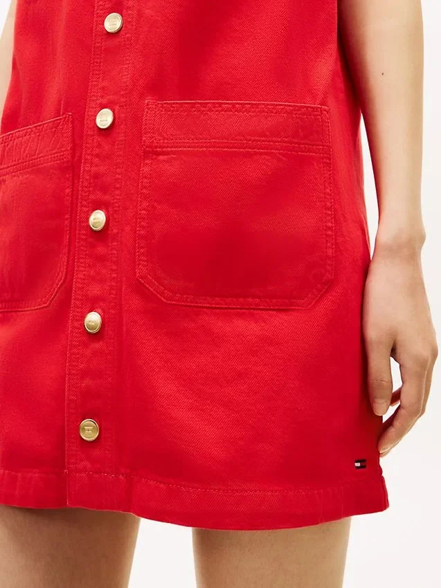 Mini-vestido justo em ganga com bolsos de remendo Mini-vestido justo em ganga com bolsos de remendo