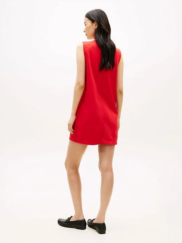 Mini-vestido justo em ganga com bolsos de remendo Mini-vestido justo em ganga com bolsos de remendo