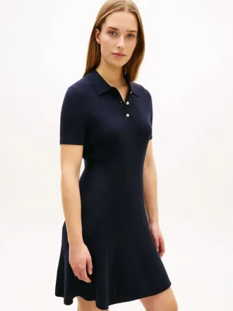 Mini-vestido polo em malha canelada com botões dourados