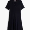 Mini-vestido polo em malha canelada com botões dourados Mini-vestido polo em malha canelada com botões dourados