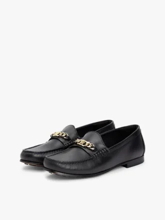 Mocassim de couro com elos de corrente
