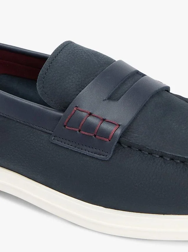 Mocassim em couro nubuck Mocassim em couro nubuck