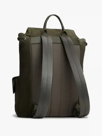 Mochila com aba em camurça