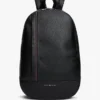 Mochila com riscas do logótipo e acabamento granulado