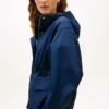 Parka curta com capuz resistente à água Parka curta com capuz resistente à água