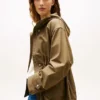 Parka curta com capuz resistente à água Parka curta com capuz resistente à água