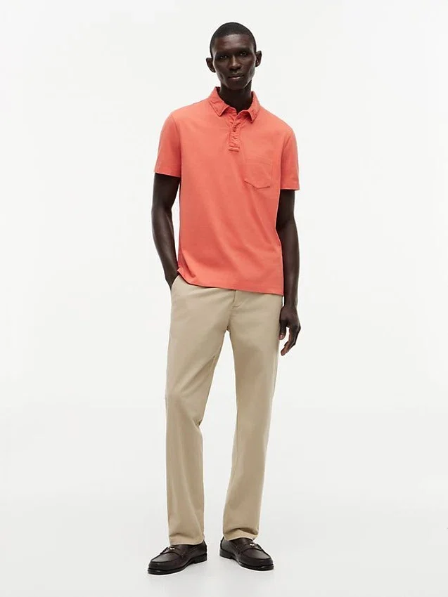 Polo com bolso em jersey de corte regular Polo com bolso em jersey de corte regular