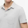 Polo com bolso em jersey de corte regular
