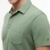 Polo com bolso em jersey de corte regular Polo com bolso em jersey de corte regular