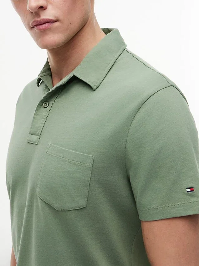 Polo com bolso em jersey de corte regular Polo com bolso em jersey de corte regular