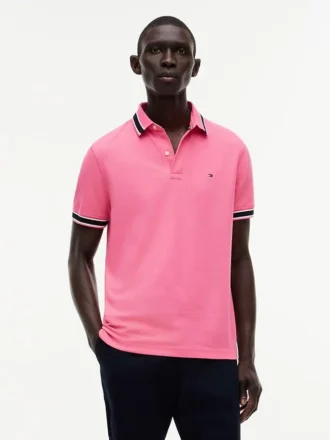 Polo com corte regular e detalhes em contraste