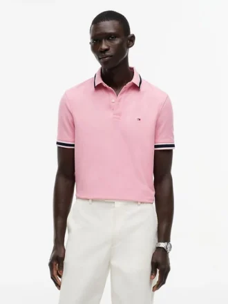 Polo com corte regular e detalhes em contraste