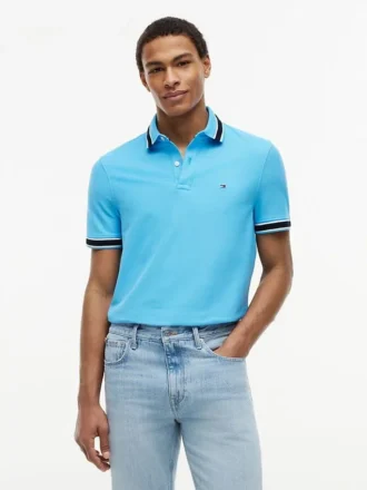 Polo com corte regular e detalhes em contraste