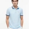 Polo com corte regular e detalhes em contraste