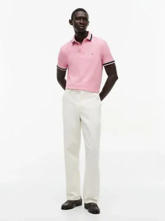 Polo com corte regular e detalhes em contraste