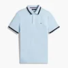 Polo com corte regular e detalhes em contraste