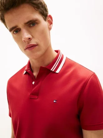 Polo com corte regular e detalhes em jacquard