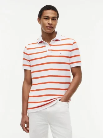 Polo com corte regular e riscas que absorve a humidade