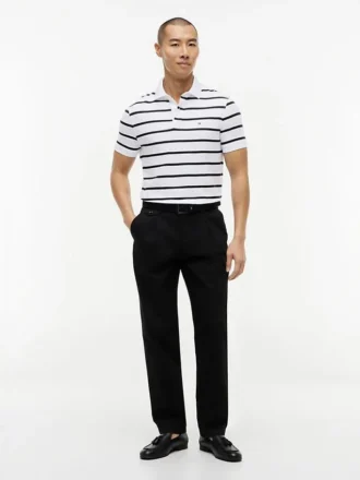 Polo com corte regular e riscas que absorve a humidade