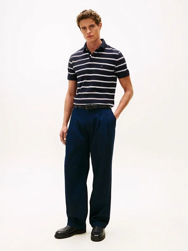 Polo com corte regular e riscas que absorve a humidade Polo com corte regular e riscas que absorve a humidade