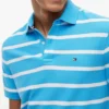 Polo com corte regular e riscas que absorve a humidade Polo com corte regular e riscas que absorve a humidade