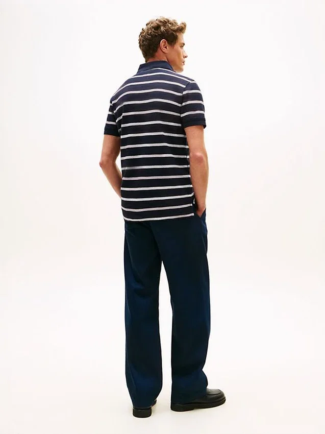 Polo com corte regular e riscas que absorve a humidade Polo com corte regular e riscas que absorve a humidade
