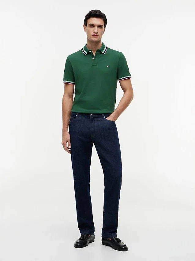 Polo com detalhes em contraste, corte regular Polo com detalhes em contraste, corte regular