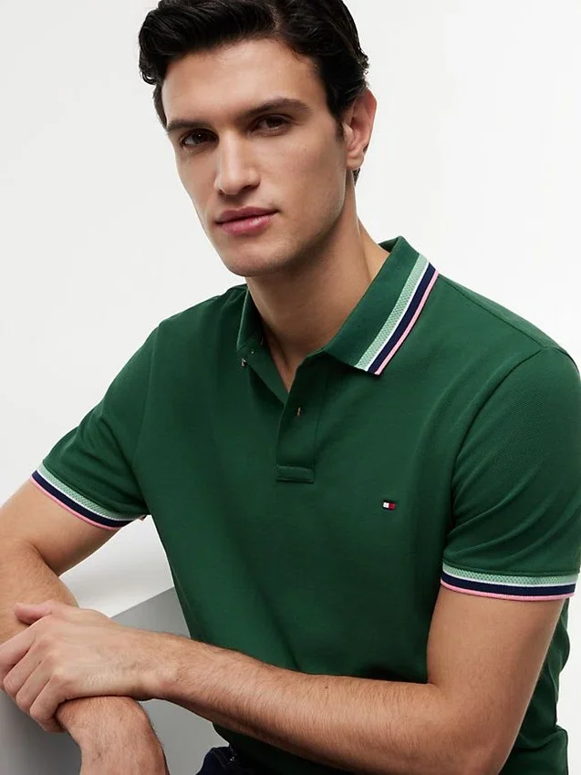 Polo com detalhes em contraste, corte regular Polo com detalhes em contraste, corte regular