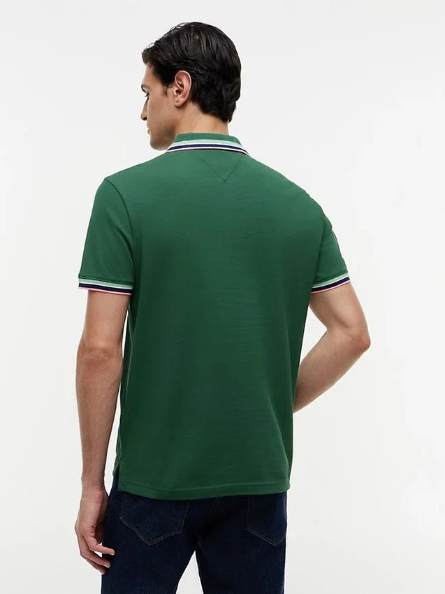 Polo com detalhes em contraste, corte regular Polo com detalhes em contraste, corte regular
