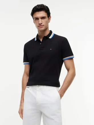 Polo com detalhes em contraste de corte regular